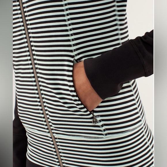 Lululemon Daily Yoga Jacket
Classic Stripe size 6 - Picture 5 of 16